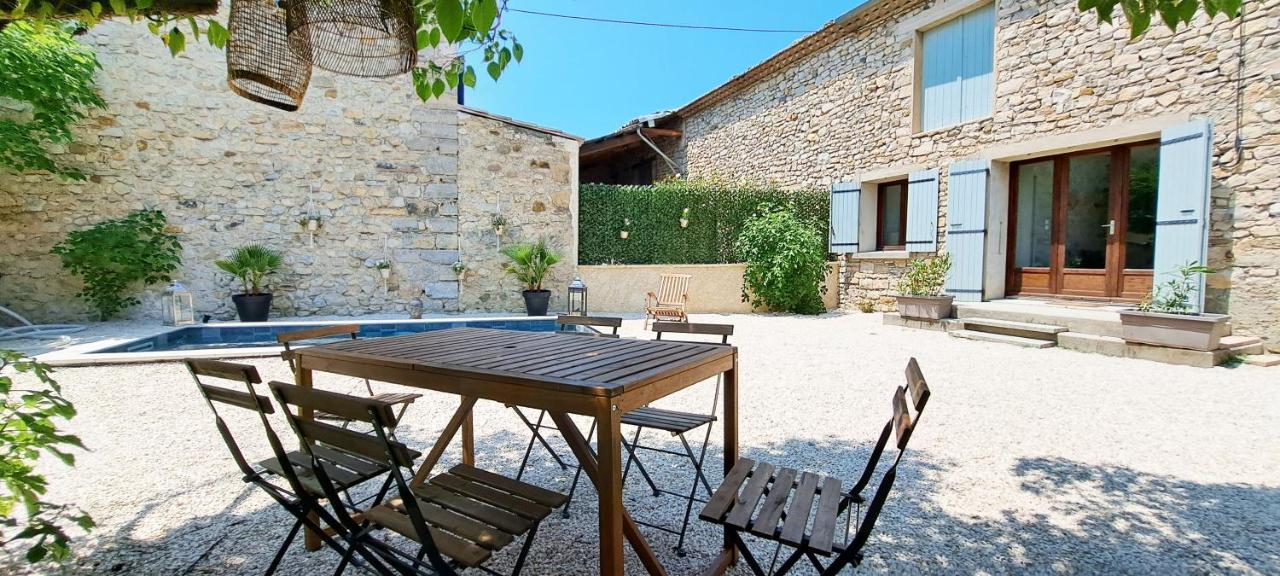 Mazet En Provence Pour 4, Piscine Chauffee Privee, Jardin Clos Prive, Barbecue, Chiens Admis Sainte-Jalle 外观 照片