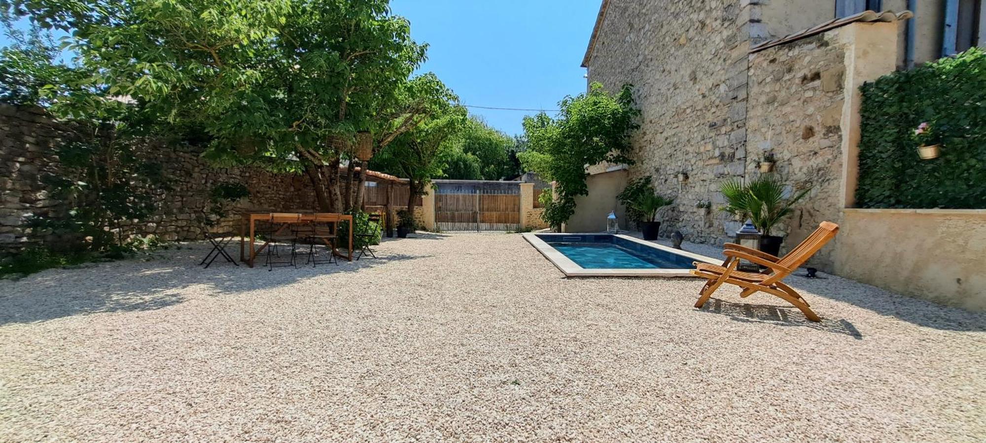 Mazet En Provence Pour 4, Piscine Chauffee Privee, Jardin Clos Prive, Barbecue, Chiens Admis Sainte-Jalle 外观 照片